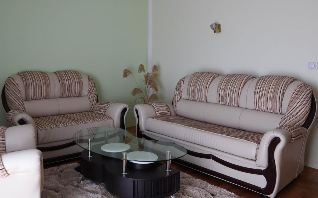 Domacinstvo Sindelic Hotel Иваница Екстериор снимка